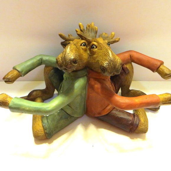 Pair of Moose Each Holding Salt Shaker Dining Decor Home Lodge - Picture 3 of 8